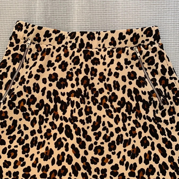 Le Lis A-line Cheetah Print Skirt (Medium) - Picture 3 of 4